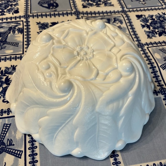 Cabbage Leaf Bowl - Picture 4 of 5